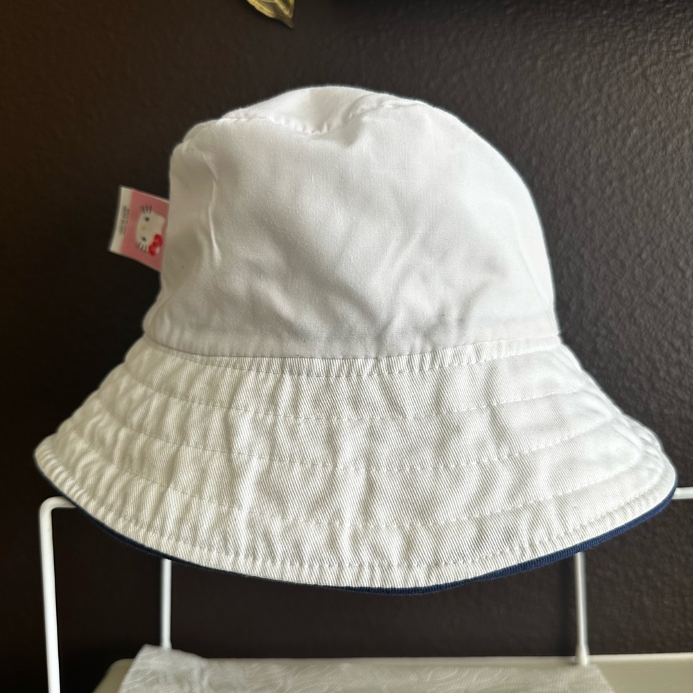 Hello Kitty Bucket Hat - Picture 7 of 11